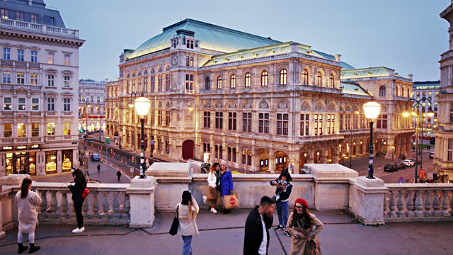 Exploring Vienna's city centre: Uncover the top attractions on your own